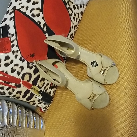 Peep Toe Heels - Picture 2 of 6